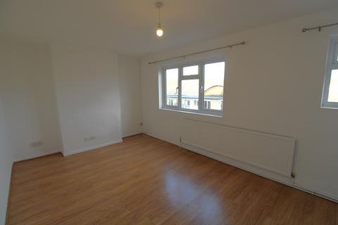 3 bedroom maisonette to rent, Moray Way, Romford, Essex, RM1