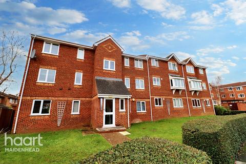 2 bedroom apartment to rent, Walpole Road, Slough