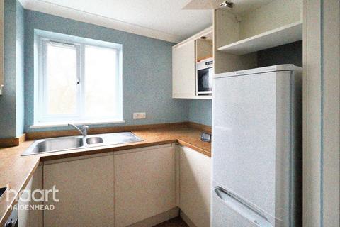 2 bedroom apartment to rent, Walpole Road, Slough