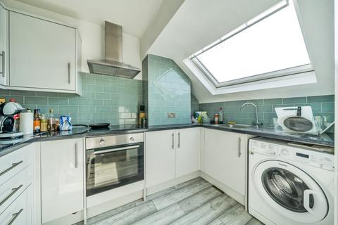 2 bedroom apartment to rent, Gleneagle Road London SW16