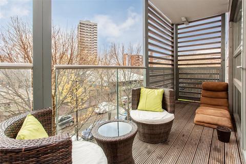 2 bedroom flat for sale, Kirkby Apartments, Bow, E3