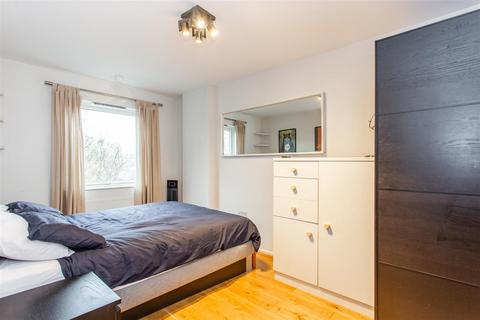 2 bedroom flat for sale, Kirkby Apartments, Bow, E3