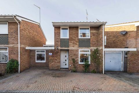 4 bedroom house for sale, Robinsons Close, London W13