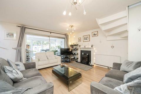 4 bedroom house for sale, Robinsons Close, London W13