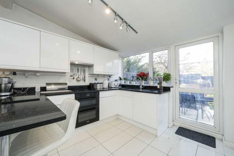 4 bedroom house for sale, Robinsons Close, London W13