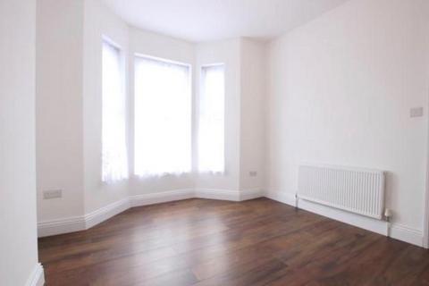 3 bedroom terraced house to rent, Felixstowe Road, N9