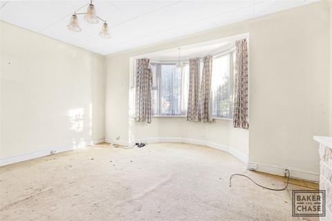 2 bedroom maisonette for sale, Drapers Road, Enfield EN2