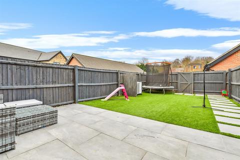 3 bedroom end of terrace house for sale, Park View, Chigwell, Essex