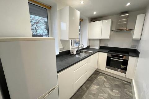 2 bedroom apartment to rent, Redmires Court, Manchester M5