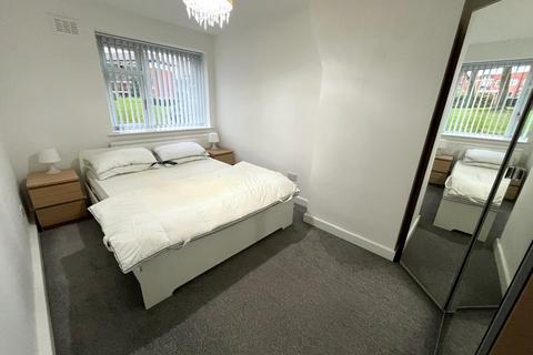 2 bedroom apartment to rent, Redmires Court, Manchester M5