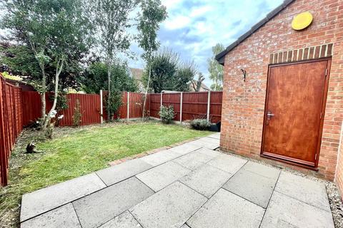 2 bedroom semi-detached house to rent, Dukes Ride, Bishops Stortford