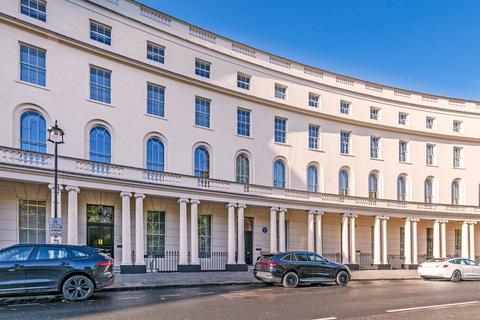 1 bedroom flat to rent, Regent Crescent, London W1B