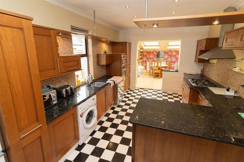 5 bedroom terraced house to rent, Station Approach, Benton, Newcastle Upon Tyne