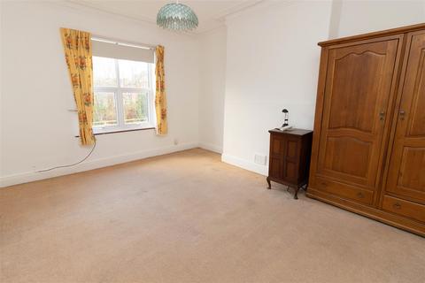 5 bedroom terraced house to rent, Station Approach, Benton, Newcastle Upon Tyne