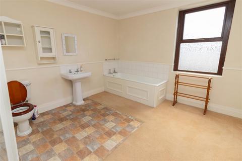 5 bedroom terraced house to rent, Station Approach, Benton, Newcastle Upon Tyne