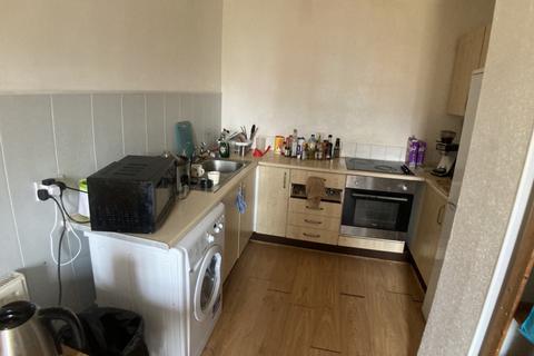 2 bedroom flat to rent, Swinton Grove, Manchester M13