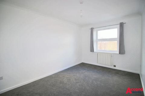 2 bedroom flat to rent, Cross Road, Chadwell Heath, RM6