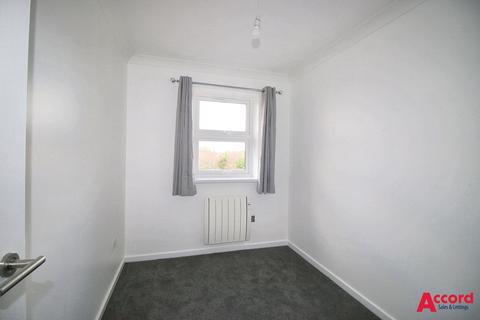 2 bedroom flat to rent, Cross Road, Chadwell Heath, RM6