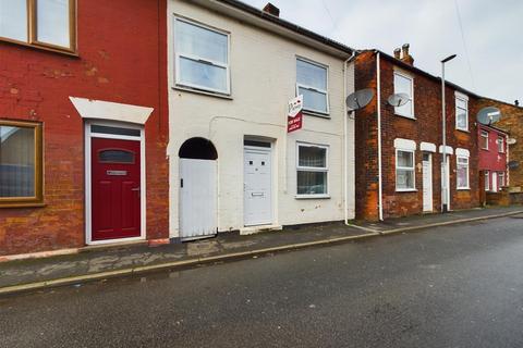 2 bedroom terraced house for sale, King Street, Boston