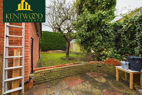 4 bedroom semi-detached house to rent, Earley, Reading RG6