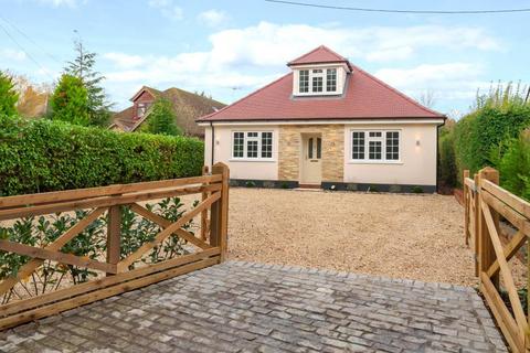 2 Fenns Lane, West End, Woking, GU24 9QF
