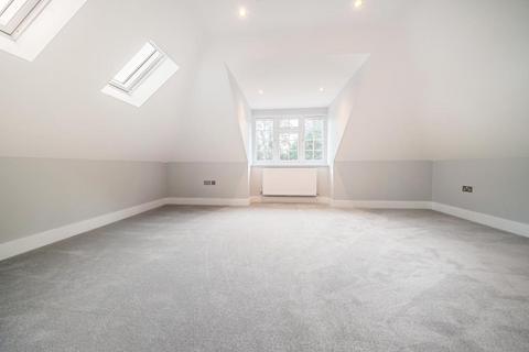 2 Fenns Lane, West End, Woking, GU24 9QF