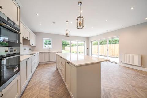 2 Fenns Lane, West End, Woking, GU24 9QF