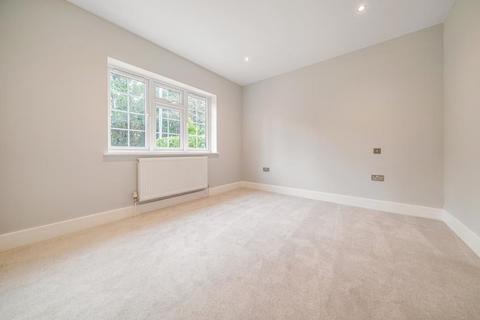 2 Fenns Lane, West End, Woking, GU24 9QF