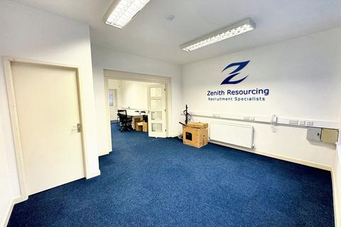 Office to rent, Bury Old Road, Prestwich, M25