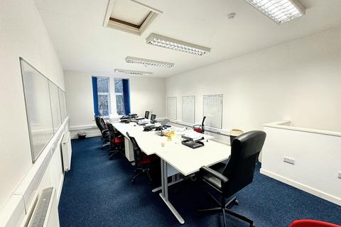 Office to rent, Bury Old Road, Prestwich, M25