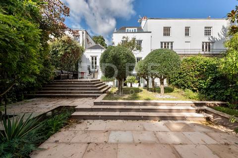 3 bedroom terraced house for sale, Highgate West Hill, London, N6