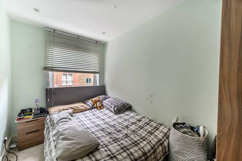 3 bedroom flat to rent, Vauxhall Bridge Road, Pimlico, London, SW1V