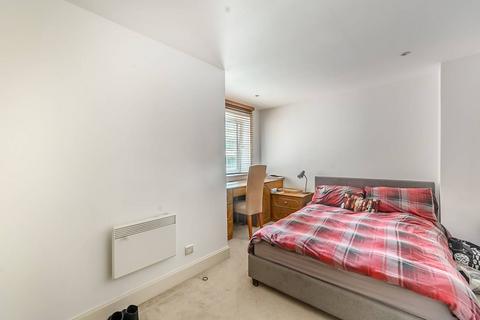 3 bedroom flat to rent, Vauxhall Bridge Road, Pimlico, London, SW1V