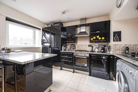 2 bedroom flat for sale, Bryant Court, Whiston Road, Haggerston, London, E2