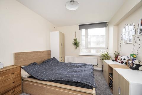 2 bedroom flat for sale, Bryant Court, Whiston Road, Haggerston, London, E2