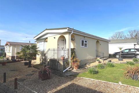 2 bedroom detached bungalow for sale, Folly Lane, East Cowes