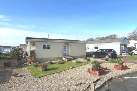 2 bedroom detached bungalow for sale, Folly Lane, East Cowes