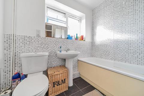 15 Malcolm Court, Stanmore, HA7 4HN