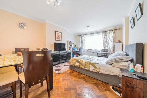 15 Malcolm Court, Stanmore, HA7 4HN