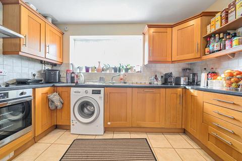 15 Malcolm Court, Stanmore, HA7 4HN