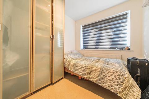 15 Malcolm Court, Stanmore, HA7 4HN