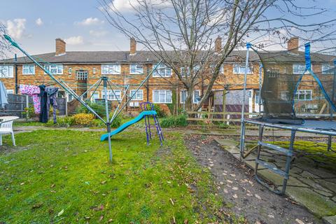 15 Malcolm Court, Stanmore, HA7 4HN