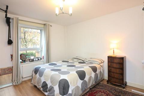 1 bedroom apartment to rent, Vicinity House, Canary Wharf, E14