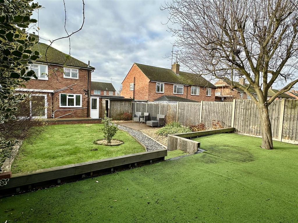 Garden to house