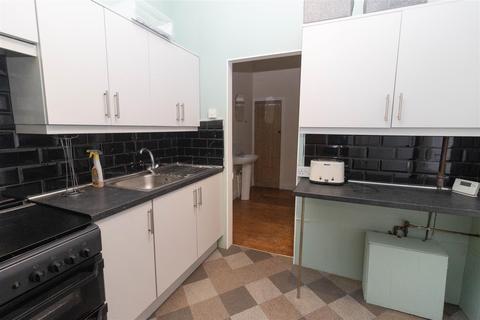 2 bedroom flat to rent, Washington Terrace, North Shields