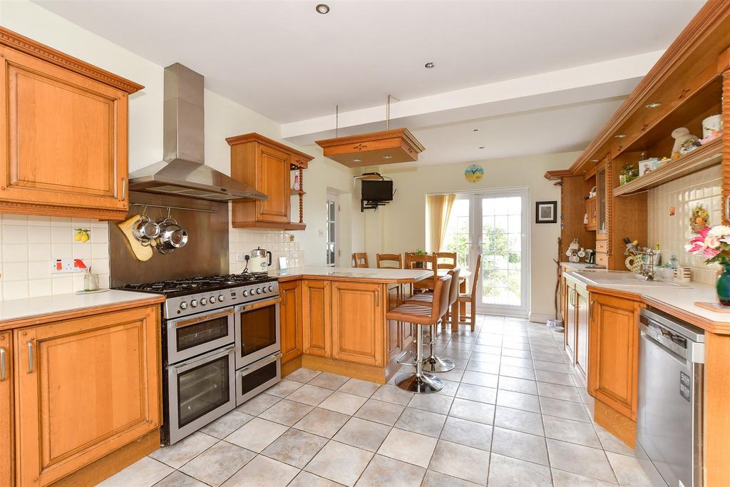 Kitchen/ Dining Room