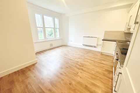 2 bedroom flat to rent, The Drive, Hove BN3