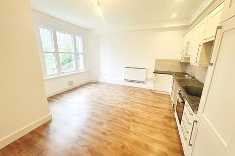 2 bedroom flat to rent, The Drive, Hove BN3