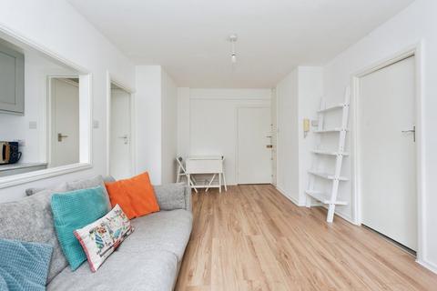 1 bedroom flat for sale, Upper Richmond Road, London SW15