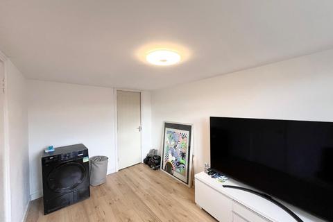 2 bedroom flat to rent, Roundhill Crescent, Brighton BN2